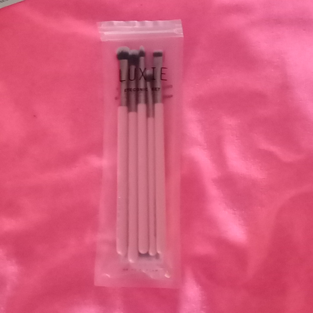 Luxie eyeconic eye brush set!